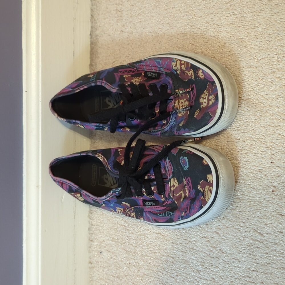 Vans / Donkey Kong / Nintendo collab in a cool shoe! Size 8 Women's and 6.5 Men